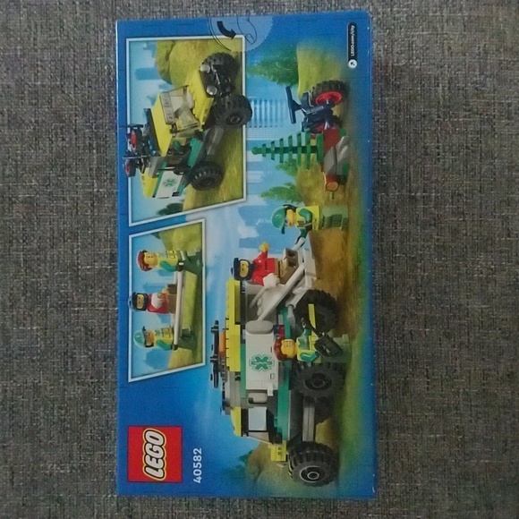 Lego 40582 4 x 4 Off Road Ambulance Rescue NIB - Picture 2 of 2